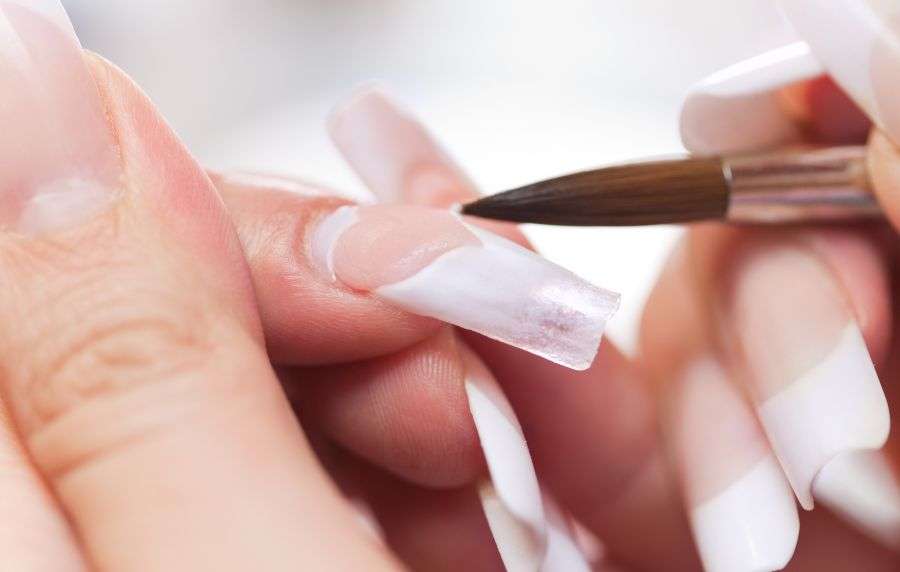 Aprende como realizar las mejores uñas acrílicas con diseños